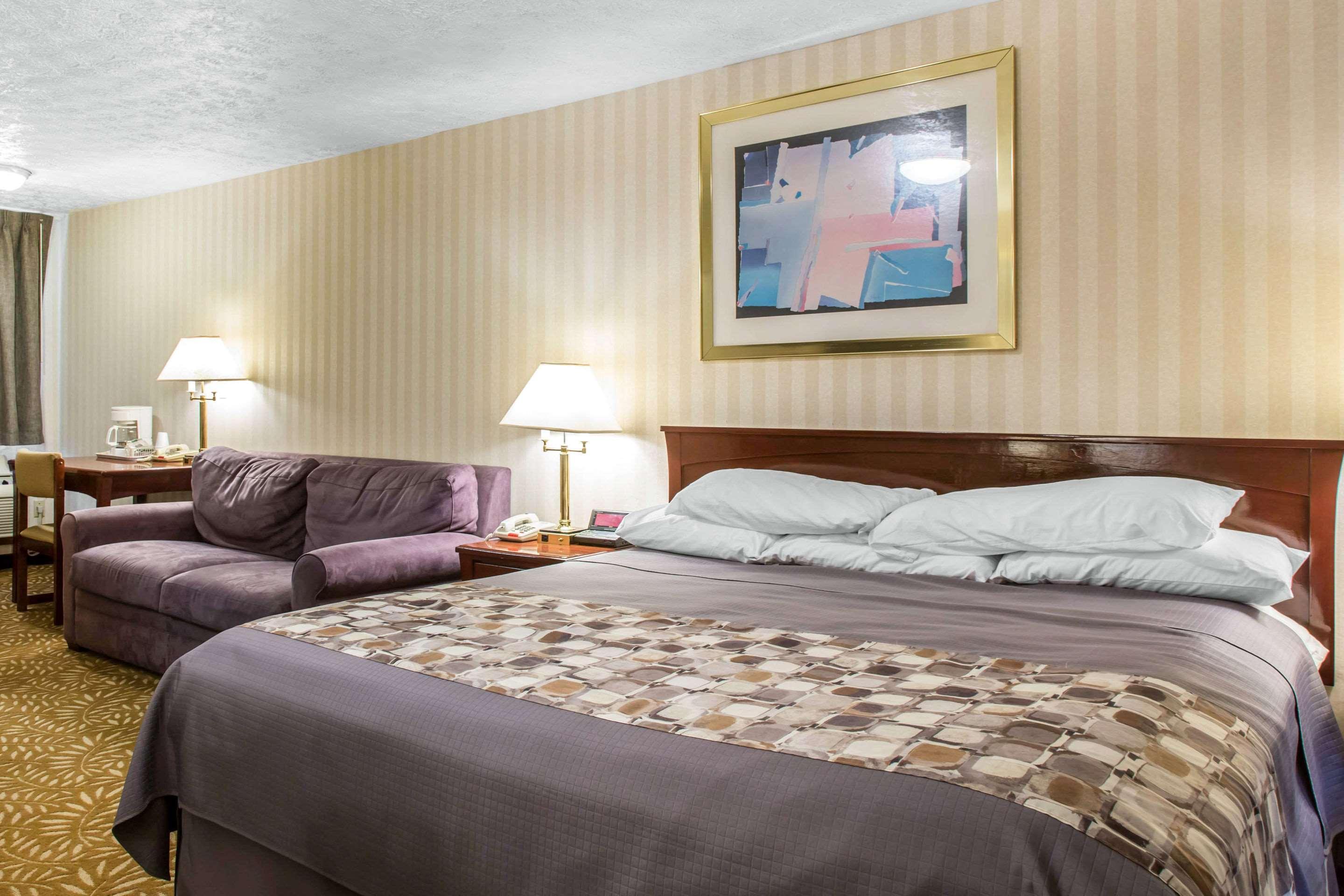 Rodeway Inn & Suites Branford - Guilford Exteriör bild