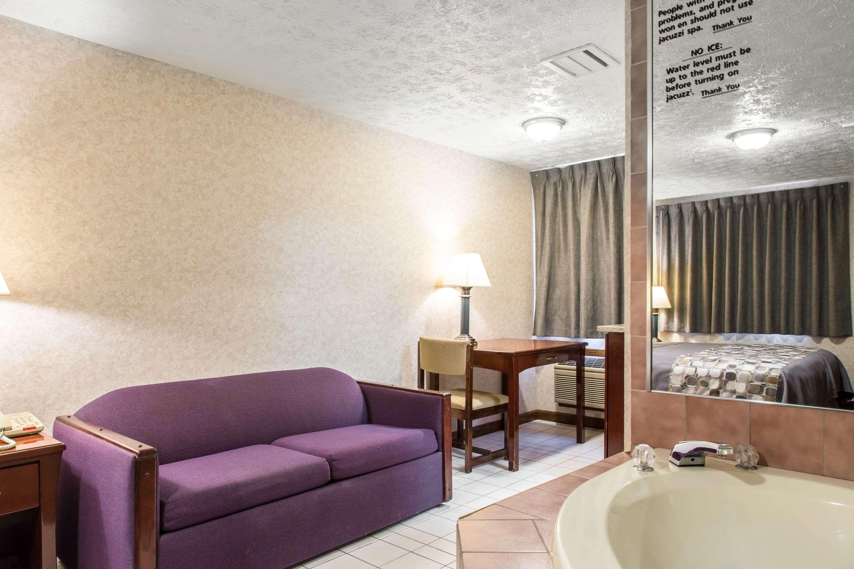 Rodeway Inn & Suites Branford - Guilford Exteriör bild