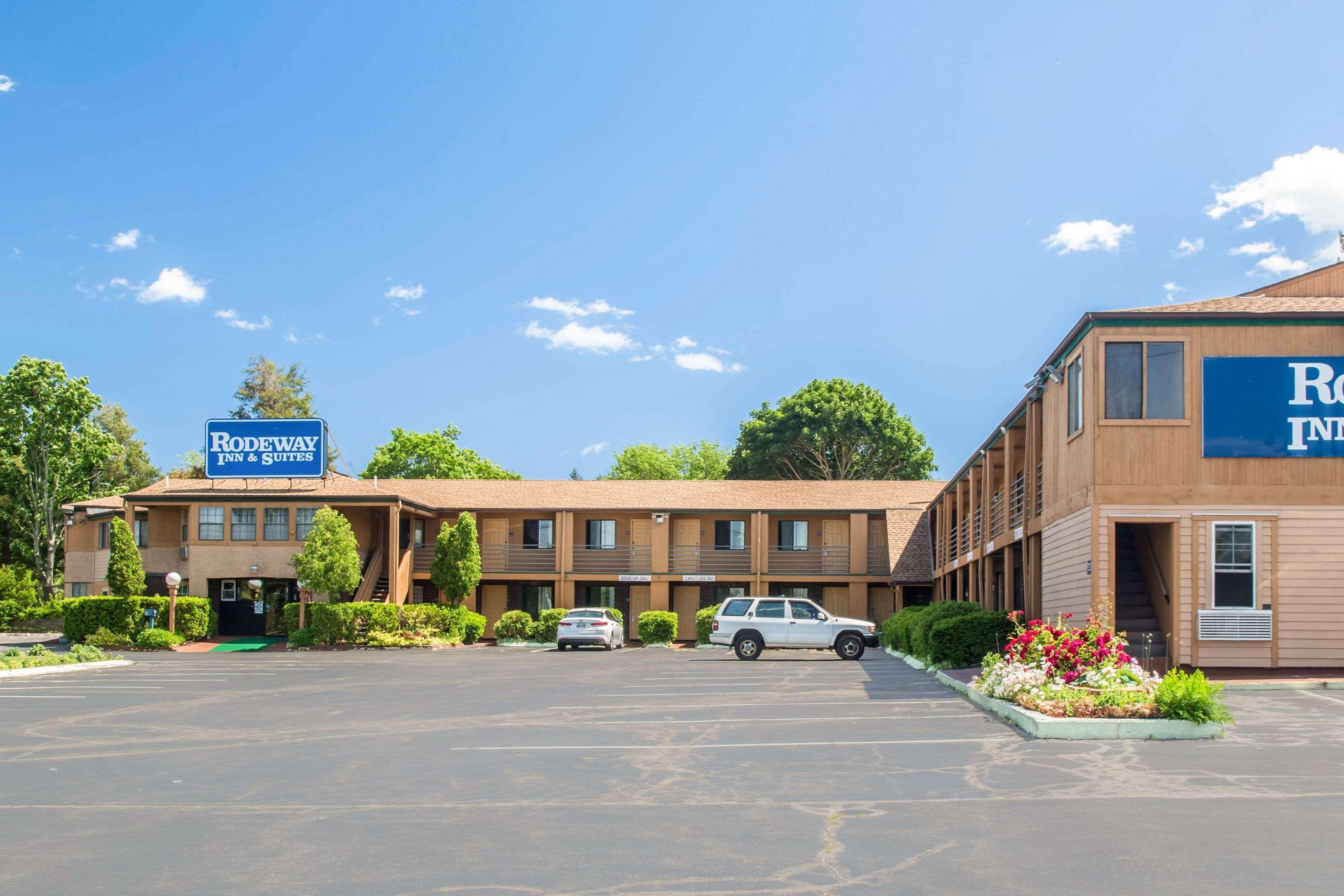Rodeway Inn & Suites Branford - Guilford Exteriör bild