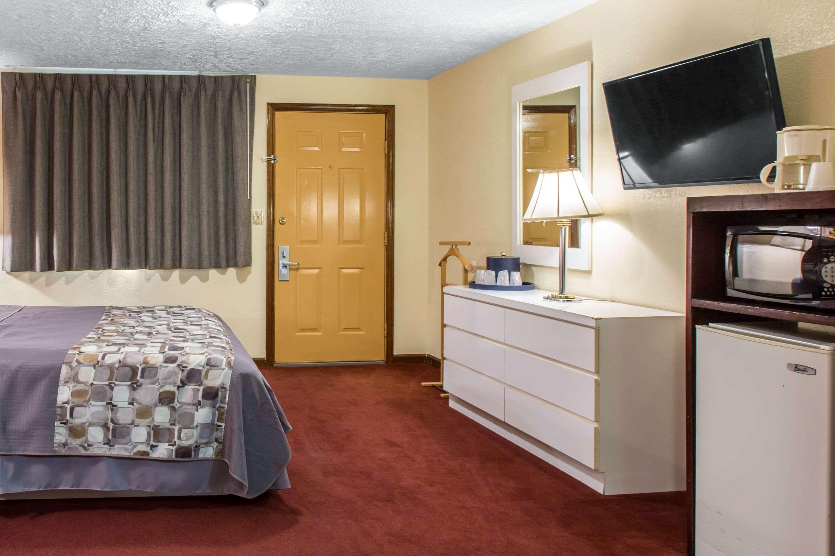 Rodeway Inn & Suites Branford - Guilford Exteriör bild