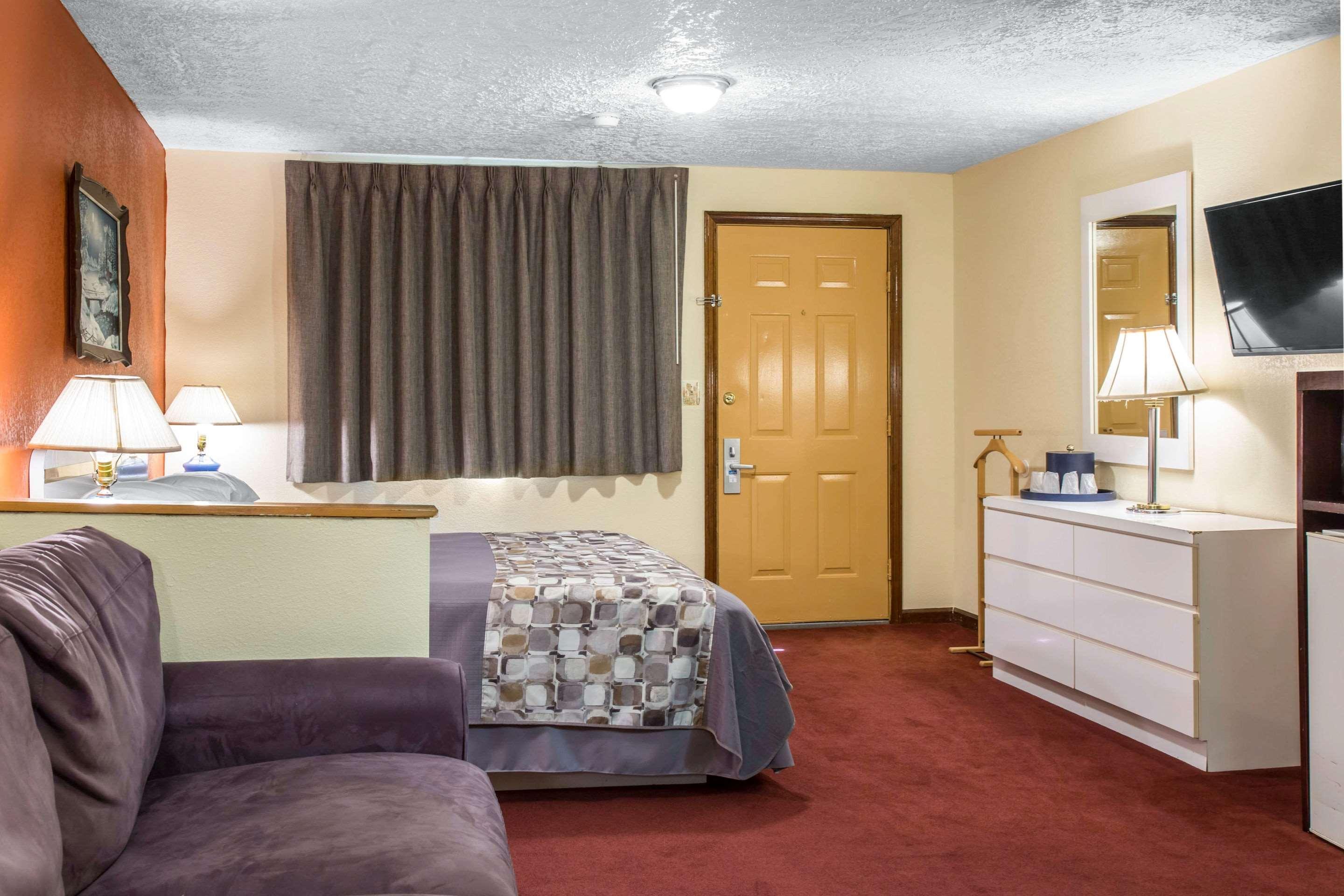 Rodeway Inn & Suites Branford - Guilford Exteriör bild