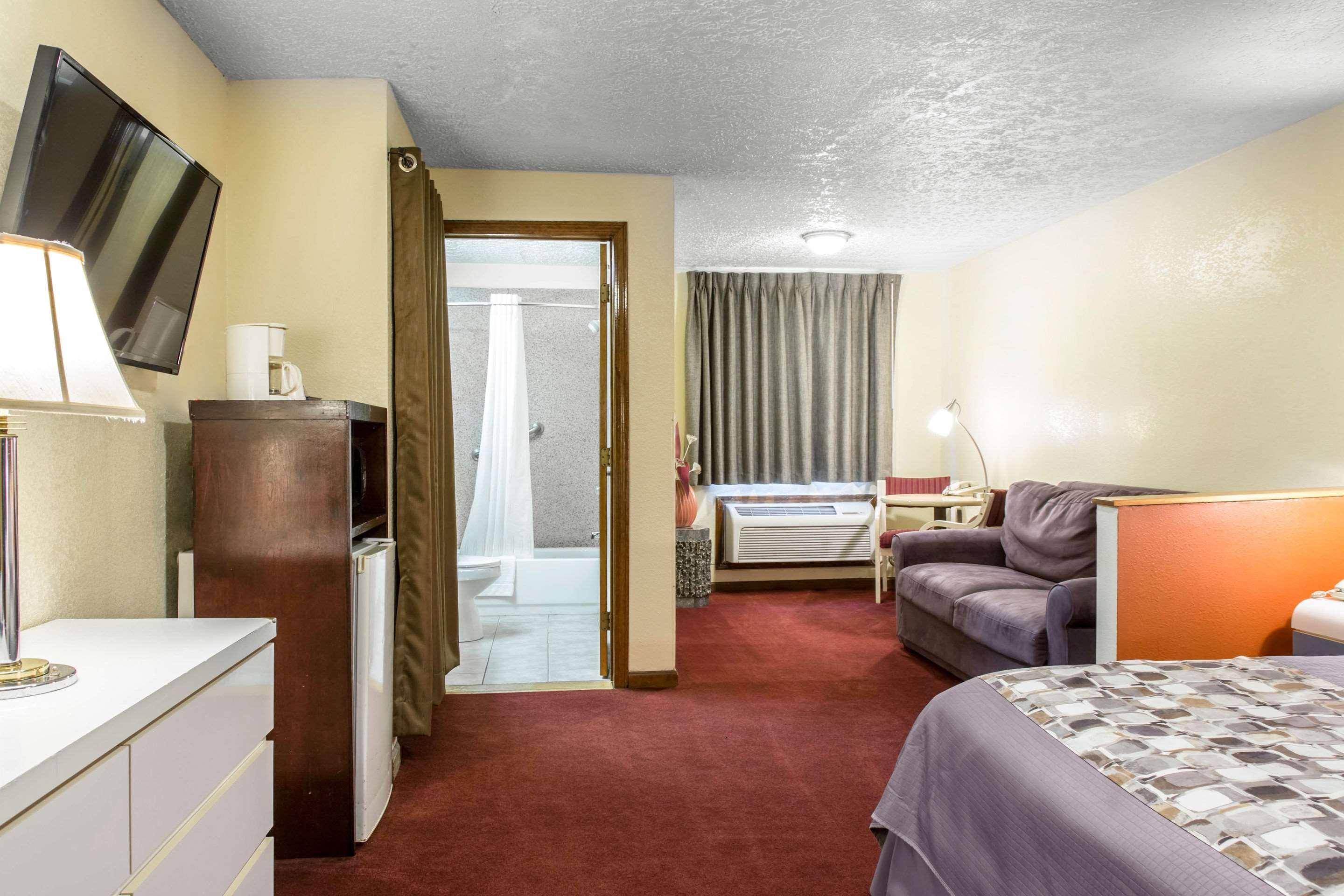 Rodeway Inn & Suites Branford - Guilford Exteriör bild
